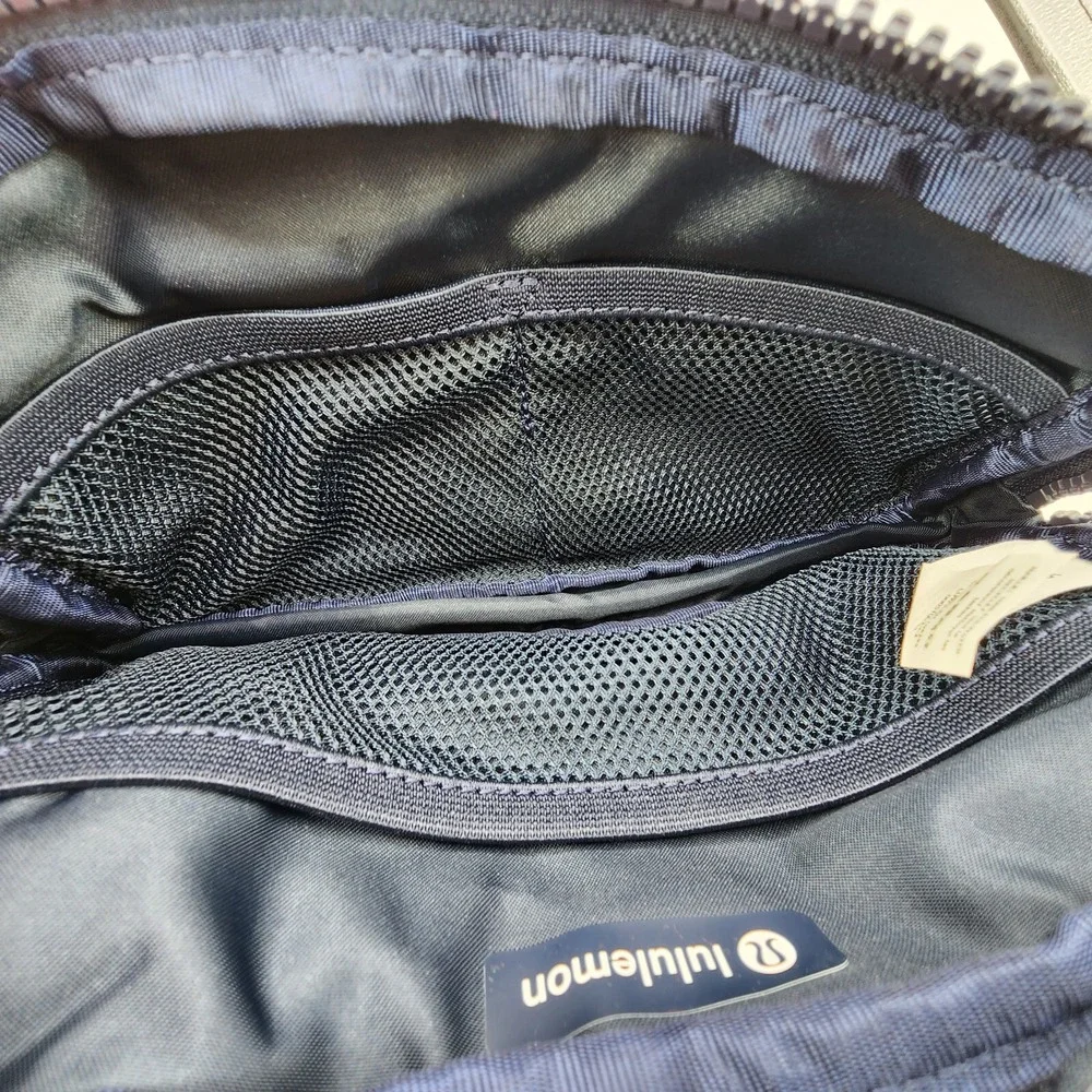 Lululemon x Peloton Everywhere Belt Bag 1L True Navy Adjustable Strap NEW w/ Tag - Picture 15 of 15